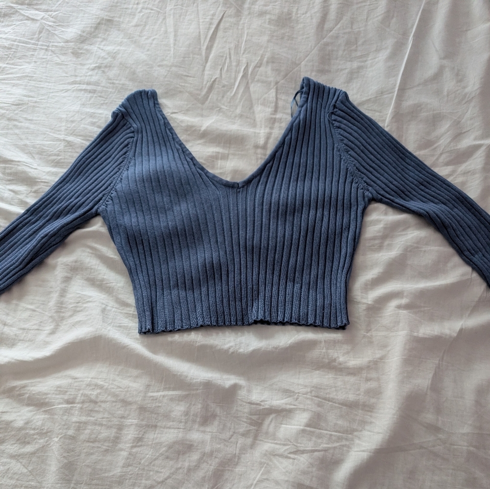 Ribbed V-Neck Long Sleeve Cropped Top - Blue